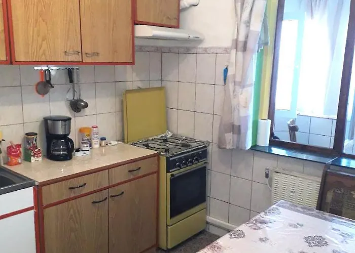 Budget 2br Near & Center *